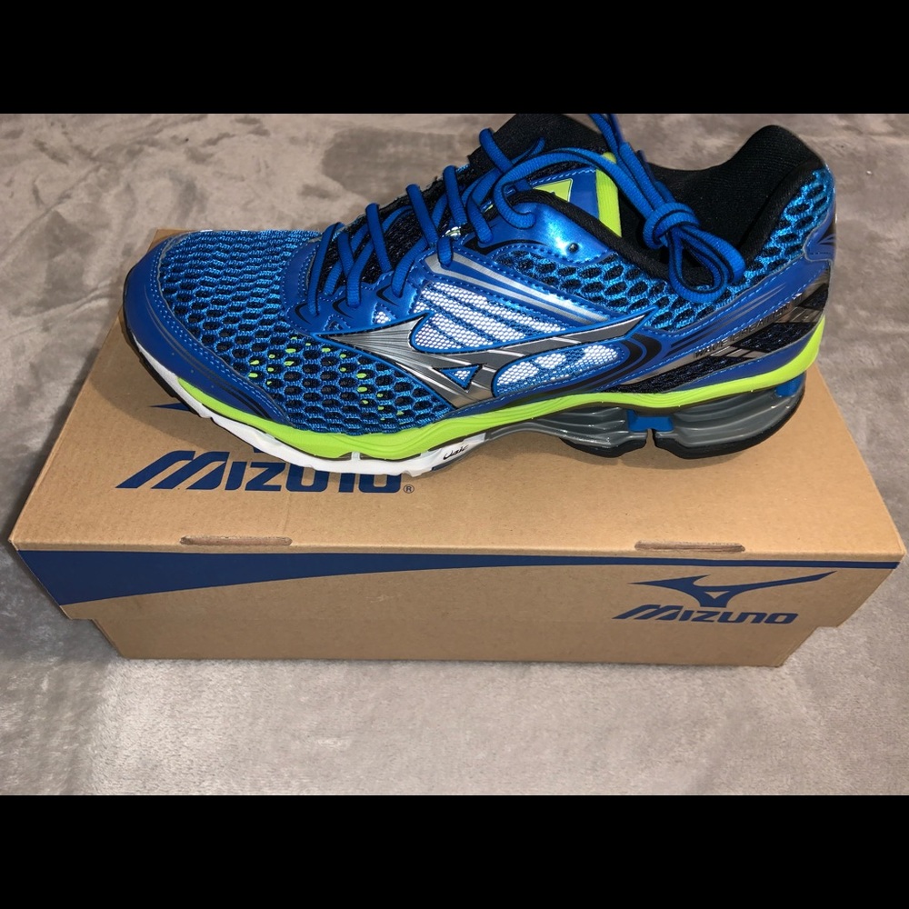 Mizuno men’s running shoes
